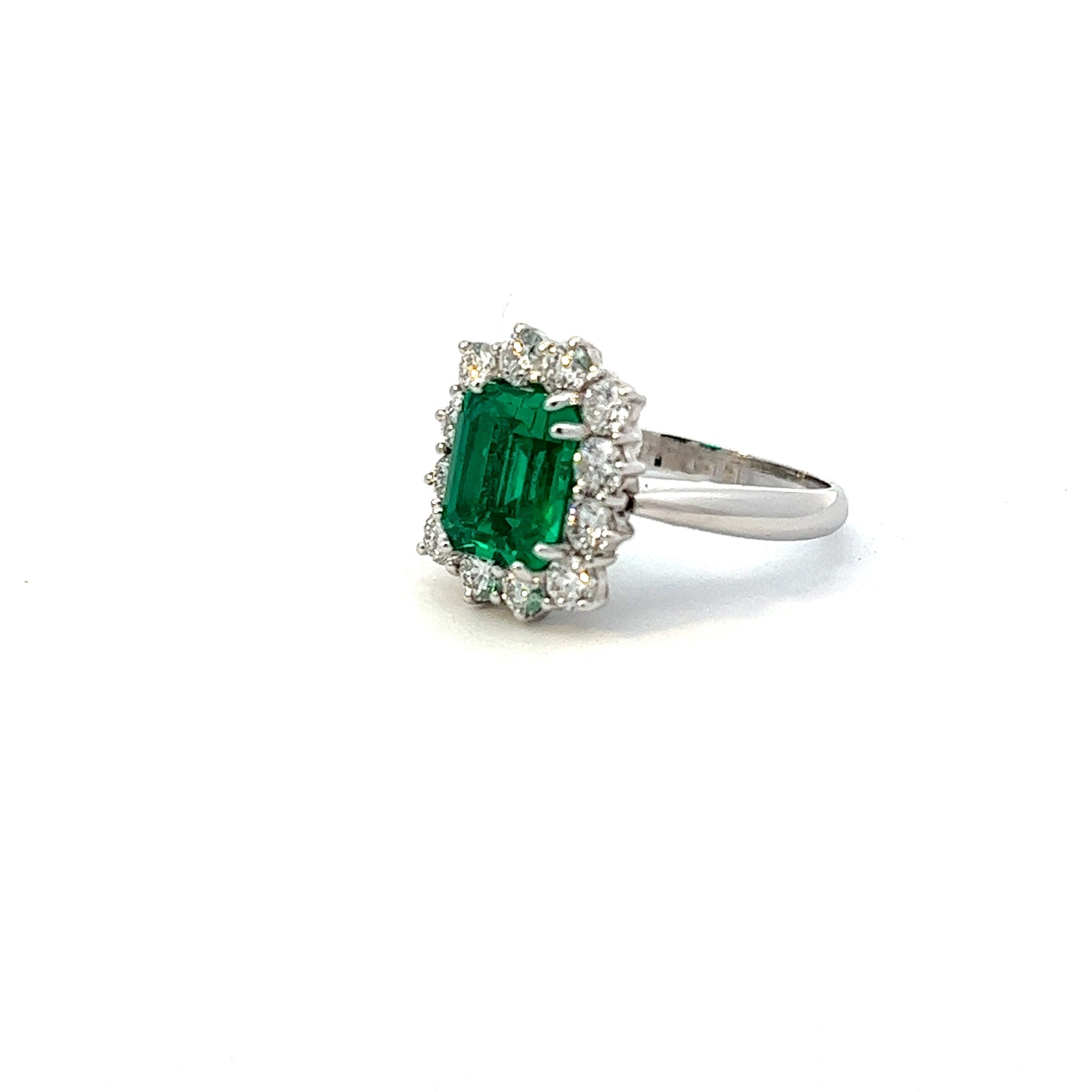 Anello con Smeraldo e giro di Diamanti
