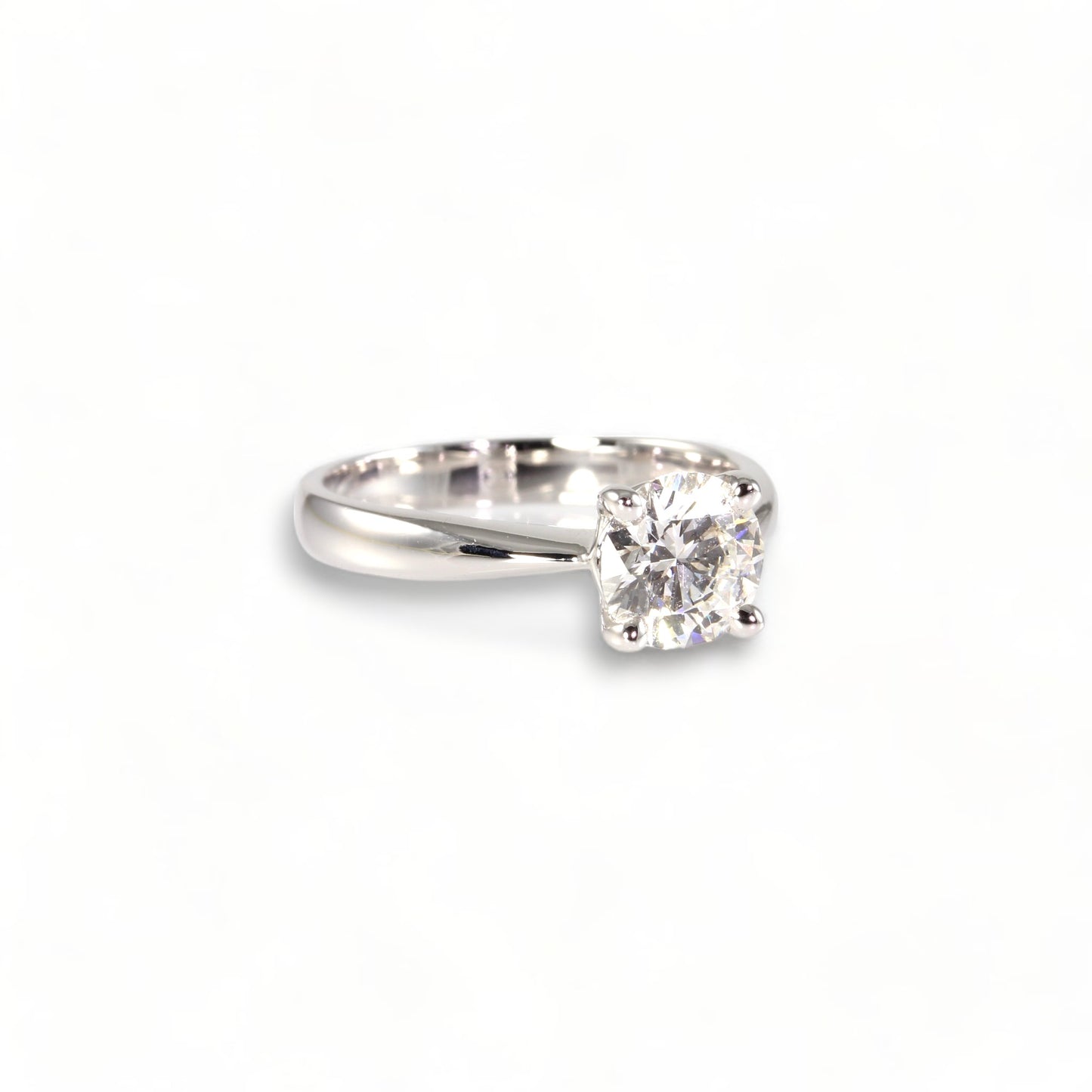 Anello con Smeraldo e giro di Diamanti