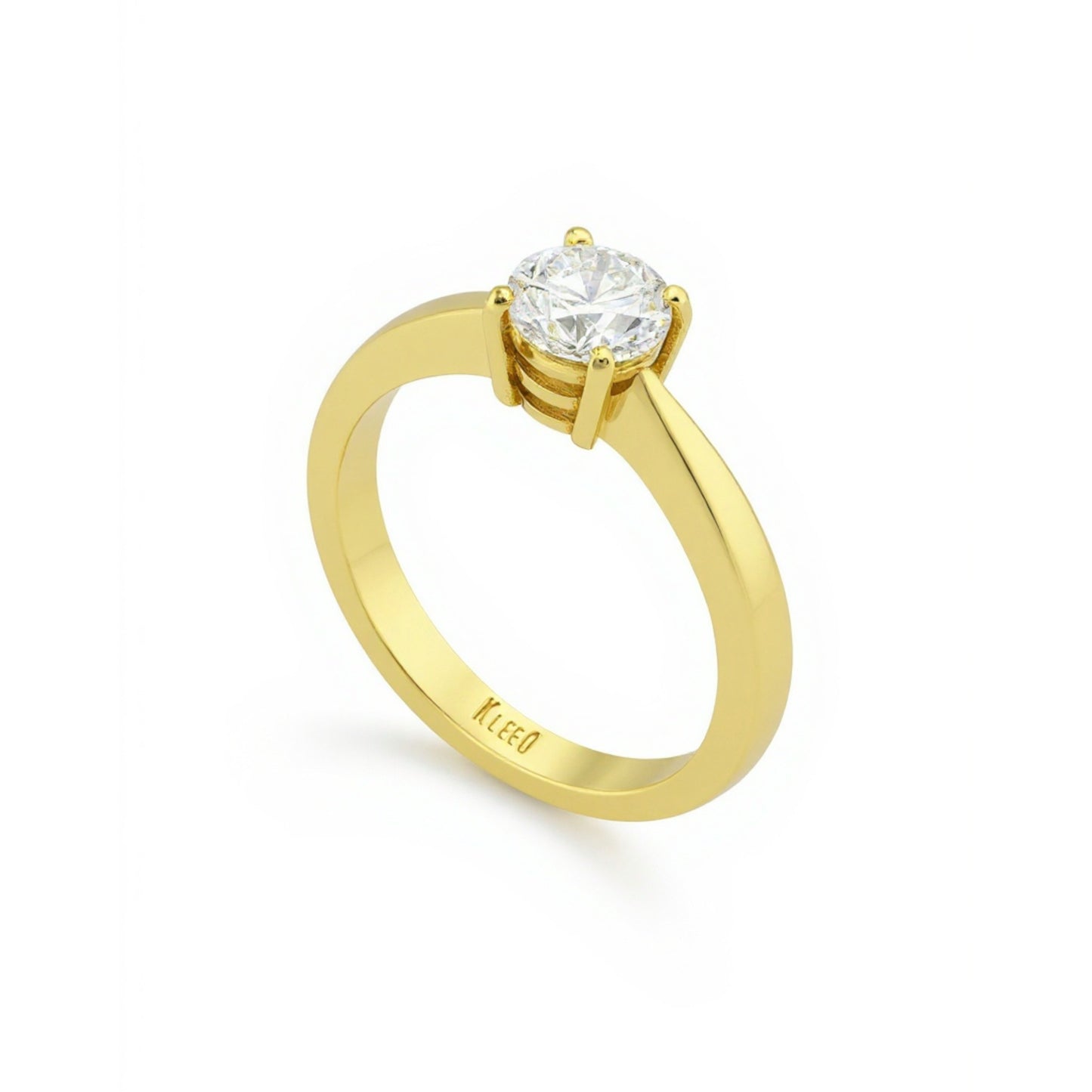 Anello da fidanzamento solitario in oro bianco con diamante lab grown montato in un castone a filo tondo con 4 griffe visto dall'alto